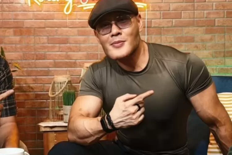 life style deddy corbuzer yang penuh pengaruh