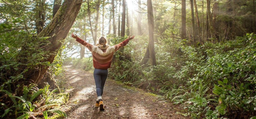 Ternyata Nature Walk 20 Menit Turunkan Stresmu Lebih dari Yoga di Gym